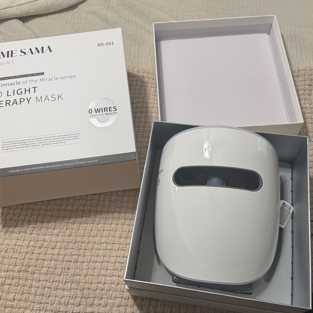 LED Therapy Mask - Picture 8 of 12
